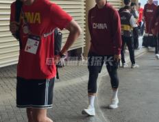 28圈体育-深圳男篮训练开放日，赛前再遭质疑引欢呼，CBA常规赛在即，临场指挥获称赞的简单介绍