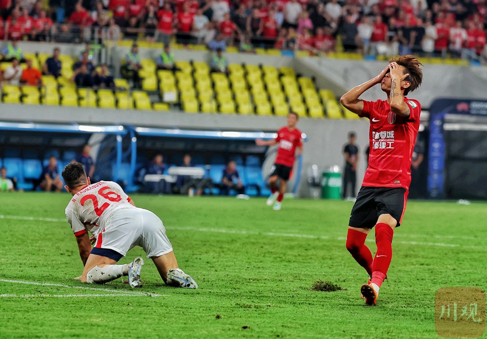 28圈-关于转会期成都蓉城遗憾出局：法国杯节点到来，媒体盛赞，更衣室氛围转暖的信息