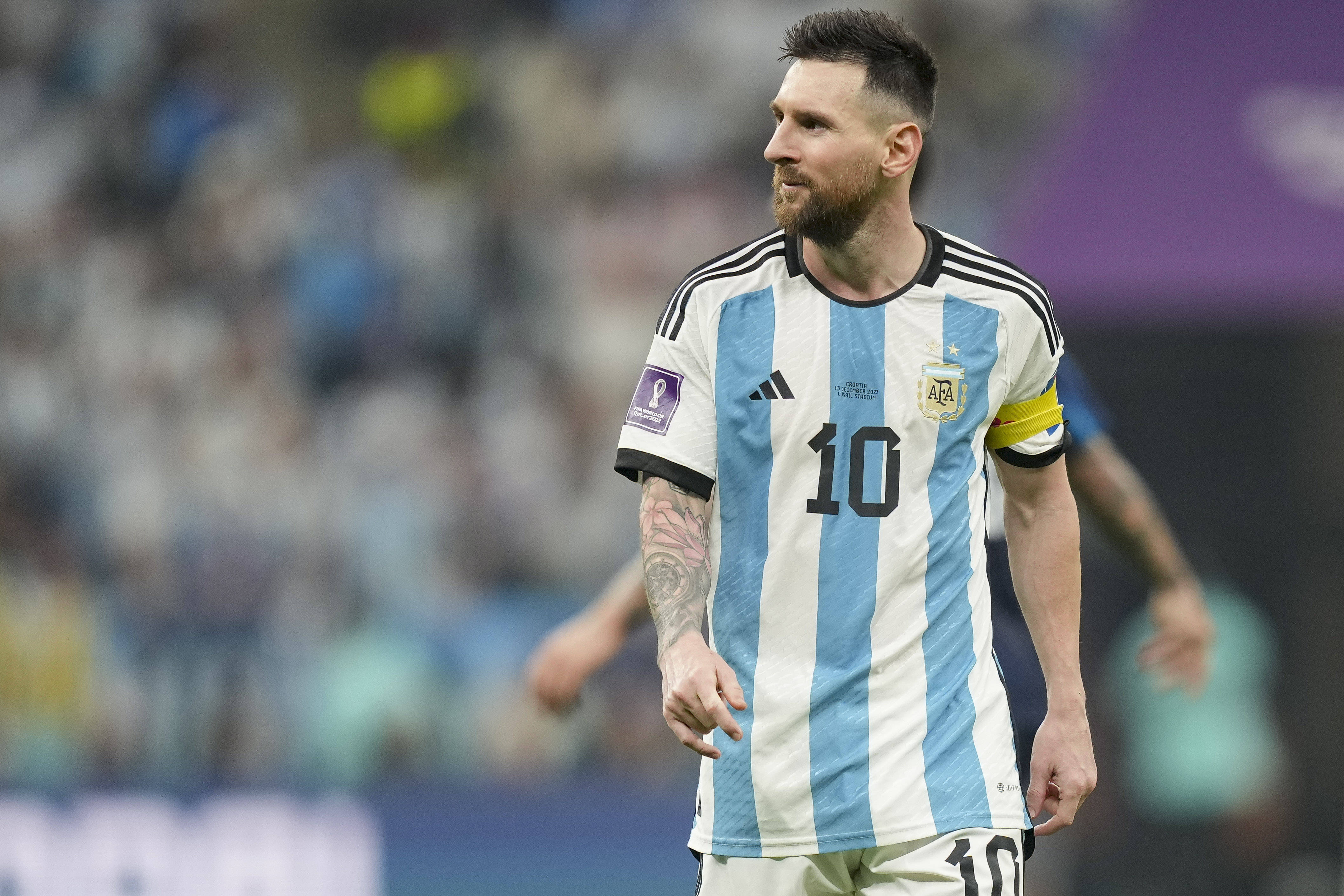 28圈- 梅西领奖小碎步视频播放 