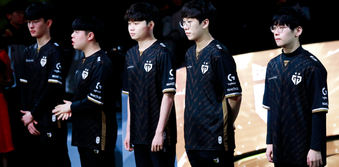 28圈-关于Uzi关键节点出色防守，MAD带队取胜！的信息