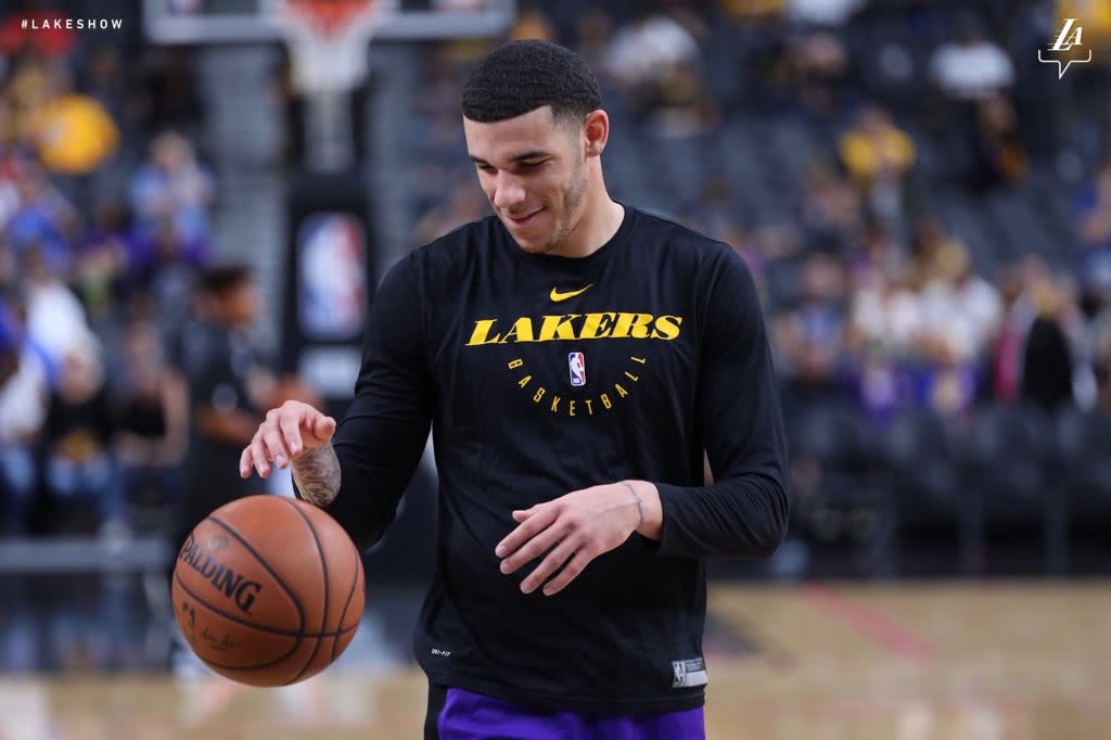 28圈娱乐-Rookie回归赛场，大胜首场状态亮眼，湖人观众沸腾！的简单介绍